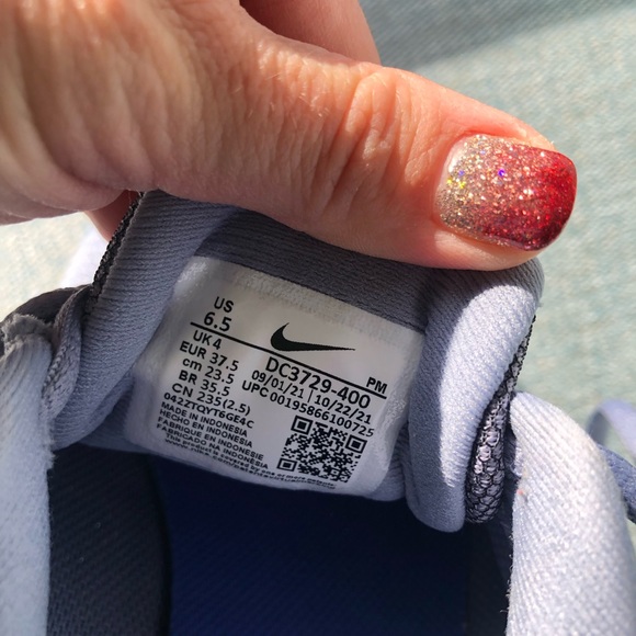 Women’s Nike Revolution Running Shoes - Picture 3 of 6